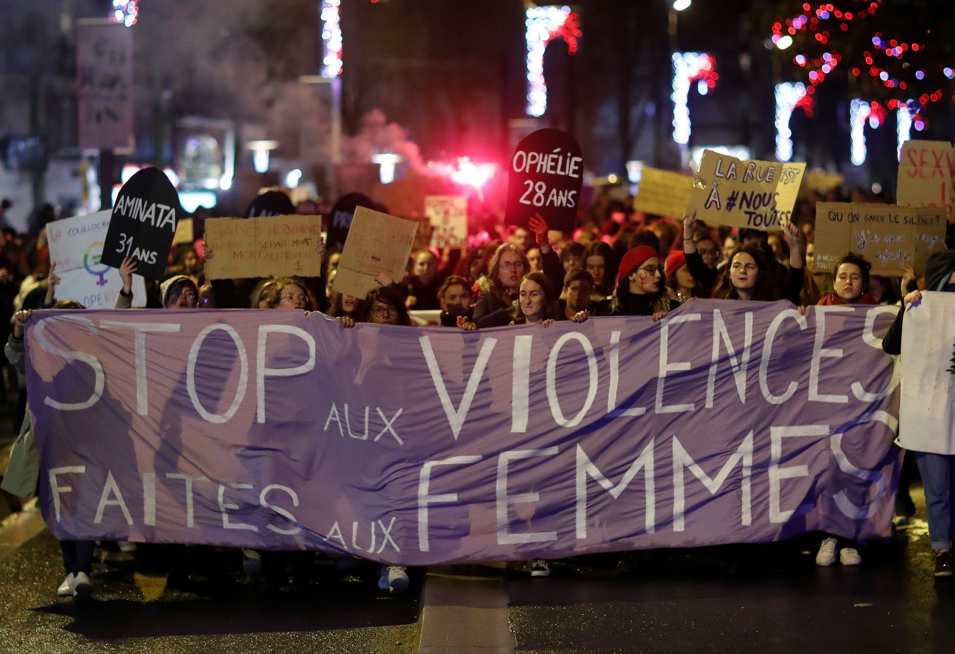 Protesty ve Francii proti násilí na ženách.