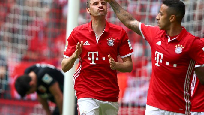 Thomas Müller rozhodl o výhře Bayernu ve Stuttgartu.