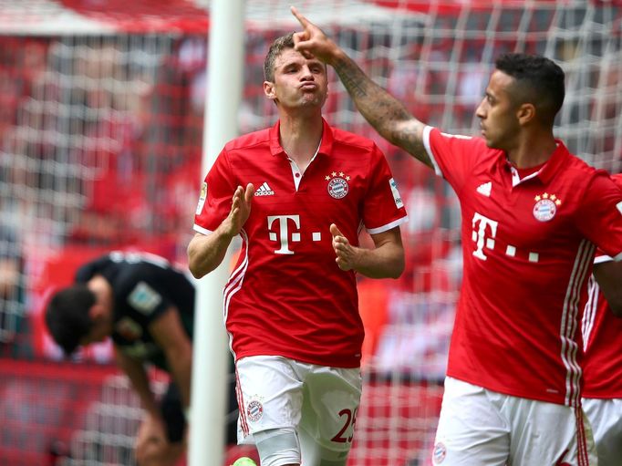 Thiago Alcántara a Thomas Müller