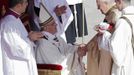 Pope Francis shakes the hand of Cardinal Angelo Sodano (2nd R), Dean of the College of Cardinals after he had placed the Fisherman's Ring on his finger, during his inaugural mass at the Vatican, March 19, 2013. Pope Francis celebrates his inaugural mass on Tuesday among political and religious leaders from around the world and amid a wave of hope for a renewal of the scandal-plagued Roman Catholic Church. REUTERS/Stefano Rellandini (VATICAN - Tags: RELIGION POLITICS) Published: Bře. 19, 2013, 9:18 dop.