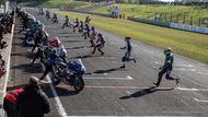 Motocyklová šestihodinovka měla atraktivní start, kterému se říká Le Mans.