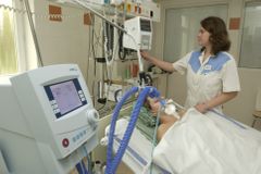Pacientku udrželi 143 dní na umělé plíci, nemocnice tím překonala světový rekord