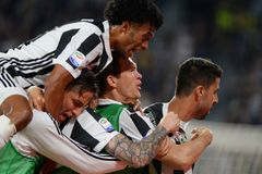 AC Milán se vrátil na pohárové příčky, Juventus se přiblížil titulu