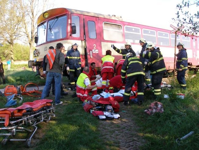 Vlak za sebou táhl osobní vůz čtvrt kilometru