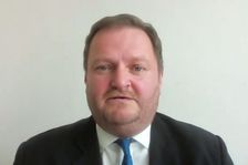 Trump za týden hrozí "celní atomovkou" pro EU. Ekonom vysvětluje, co bude následovat