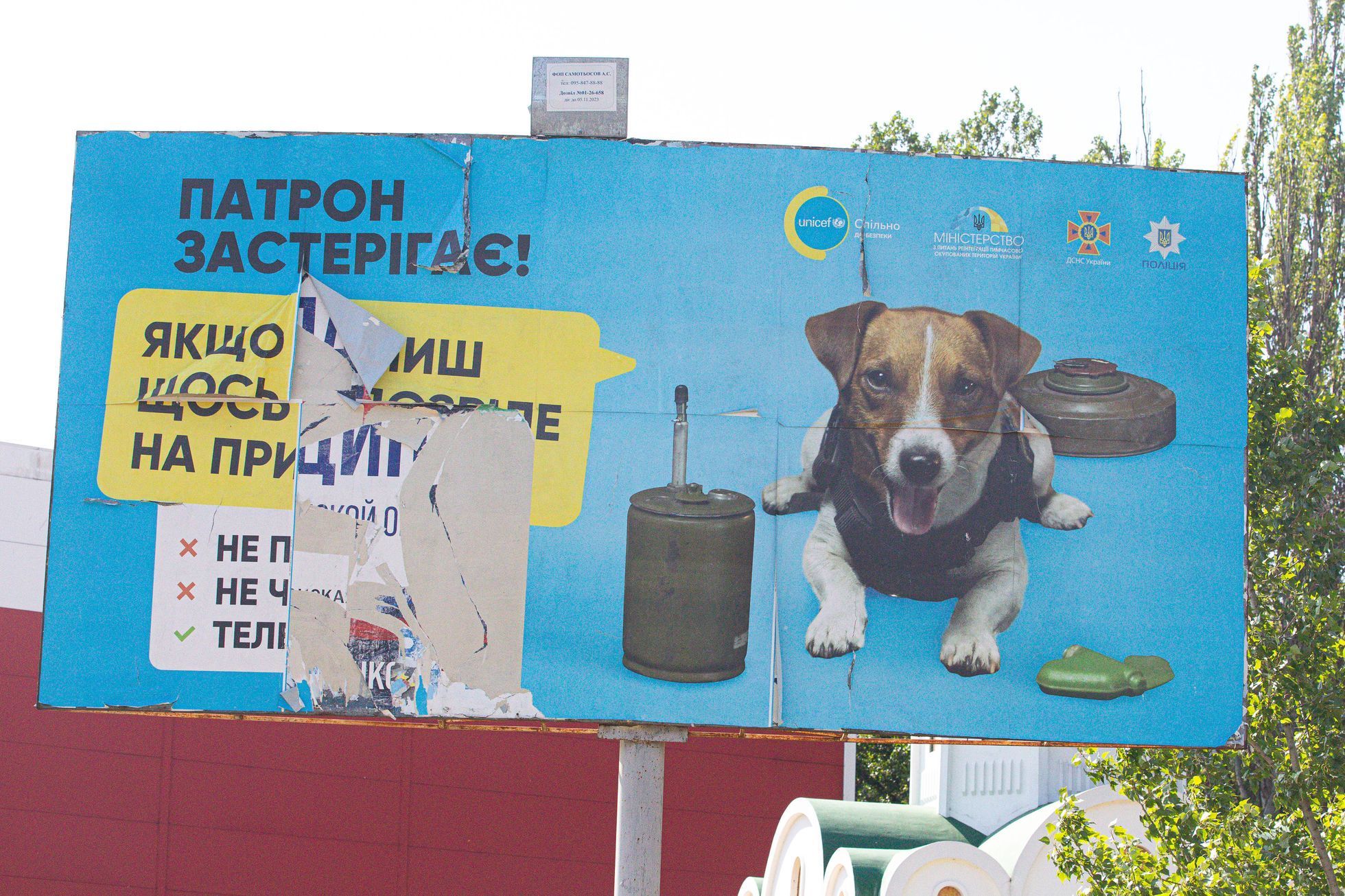 Ukrajina - květen 2023 - billboardy, válka, armáda