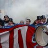 Pochod fanoušků Slavie na 285. derby (pochod gentlemanů)