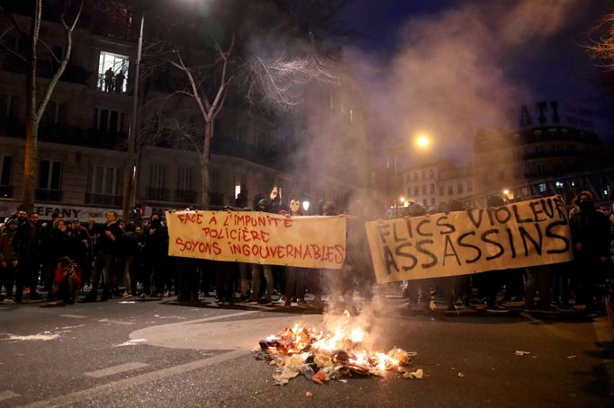 Protesty ve Francii proti policejní brutalitě