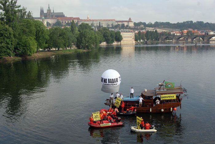 Greenpeace na Vltavě