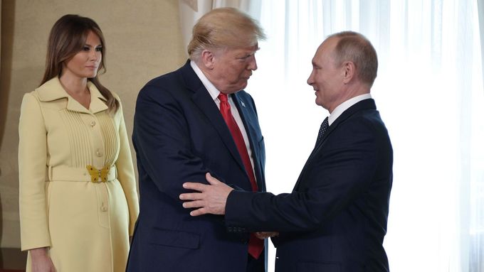 Donald Trump na schůzce s Vladimirem Putinem.