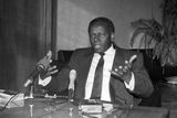 Téměř celou občanskou válku v zemi vládl José Eduardo dos Santos ze strany MPLA.