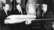 Ministři Velké Británie, Francie a tehdejšího západního Německa na snímku z roku 1967 na jednání o společném projektu jménem Airbus. Zleva doprava: francouzský ministr dopravy Jean Chamant, britský ministr technologií John Stonehouse a německý státní tajemník ministerstva hospodářství Johan Schollhorn.