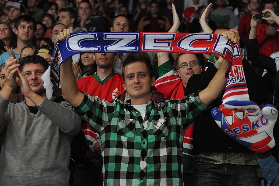 Fanoušci pražského Lva během utkání KHL 2012/13 s Rigou.