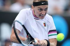 Kvitová válí i pravou rukou. Česká tenistka pobavila Melbourne jako žonglérka