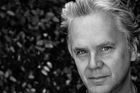 Po červeném koberci se ve Varech prošel i americký herec Tim Robbins, který po boku Morgana Freemana účinkoval ve slavném snímku Vykoupení z věznice Shawshank. Ve vedlejší roli se objevil také ve filmu Tajemná řeka režiséra Clinta Eastwooda a za svůj výkon v něm dostal Oscara.