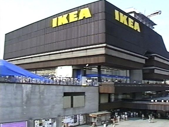 První prodejna nábytkářského řetězce Ikea v Československu.