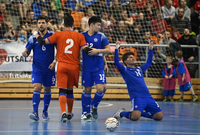 Kvalifikace MS 2020 ve futsalu, Česko - Kazachstán: Douglas Júnior (14) slaví gól Kazachů.