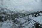 V Krkonoších napadlo až čtvrt metru sněhu. Tak silné sněžení na začátku října nebývá, říká silničář