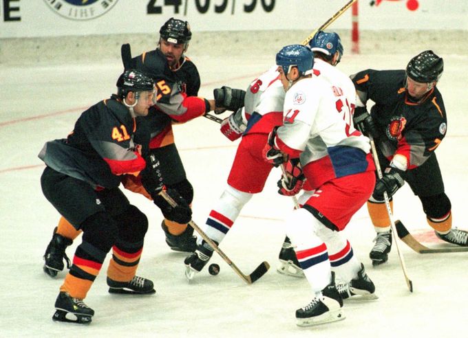 Momentka ze zápasu Německo - Česko na Světovém poháru 1996.