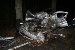 Na Rychnovsku havarovalo auto, jeden člověk zemřel