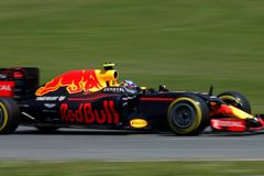 Tréninky ve Spa ovládl Verstappen, Hamilton dvakrát měnil motor