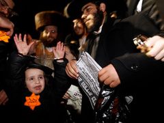 Ortodoxní Židé při protestech v Jeruzalémě.