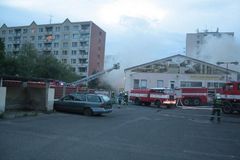 V Děčíně hořel sklad, hasiči evakuovali 200 lidí