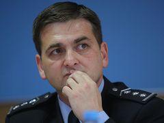 Policejní prezident Martin Červíček na vyšší počet policistů kývne. Ale problém, a on to ví, je jinde. 