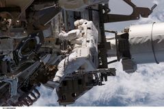 Astronautka z USA ztratila v kosmu opravářskou brašnu