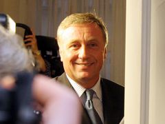 "Máme většinu. A spolu s KDU-ČSL se postaráme o demokracii," řekl šéf ODS Mirek Topolánek.