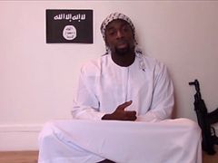 Amedy Coulibaly hovoří na videozáznamu, který se objevil na internetu po jeho smrti.
