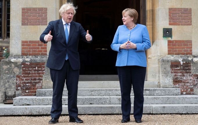 Britský premiér Boris Johnson a německá kancléřka Angela Merkelová.