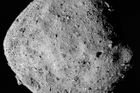 Objev na pradávném asteroidu. Sonda NASA našla na planetce Bennu stopy vody