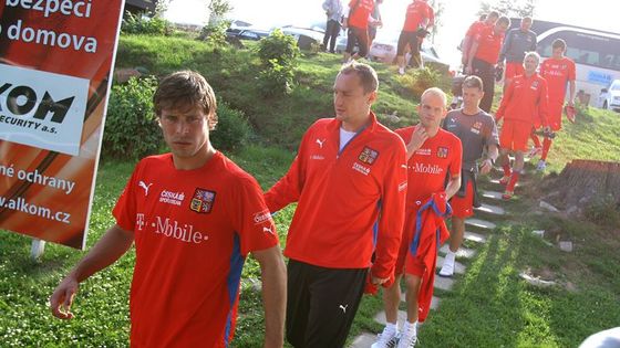 Čeští fotbalisté se rozcvičují před zápasem proti Severnímu Irsku