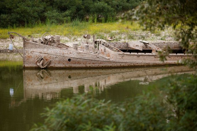 Vysychající italská řeka Pád odhalila vrak lodi z druhé světové války.