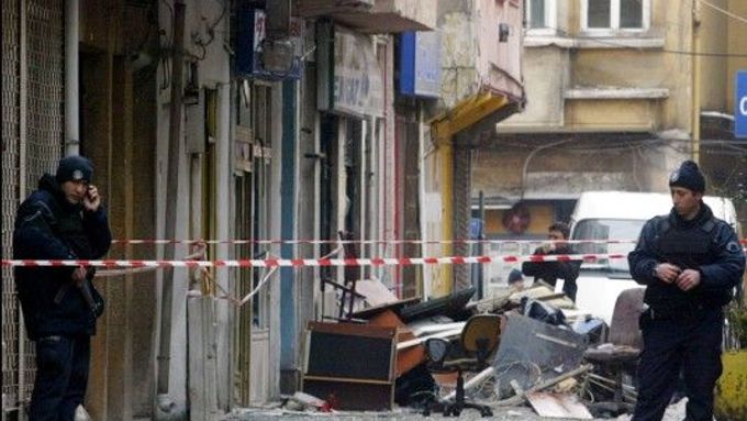 Exploze v internetové kavárně v Istanbulu, kterou mají na svědomí Sokoli osvobození Kurdistánu. (archivní foto z 9. února 2006)