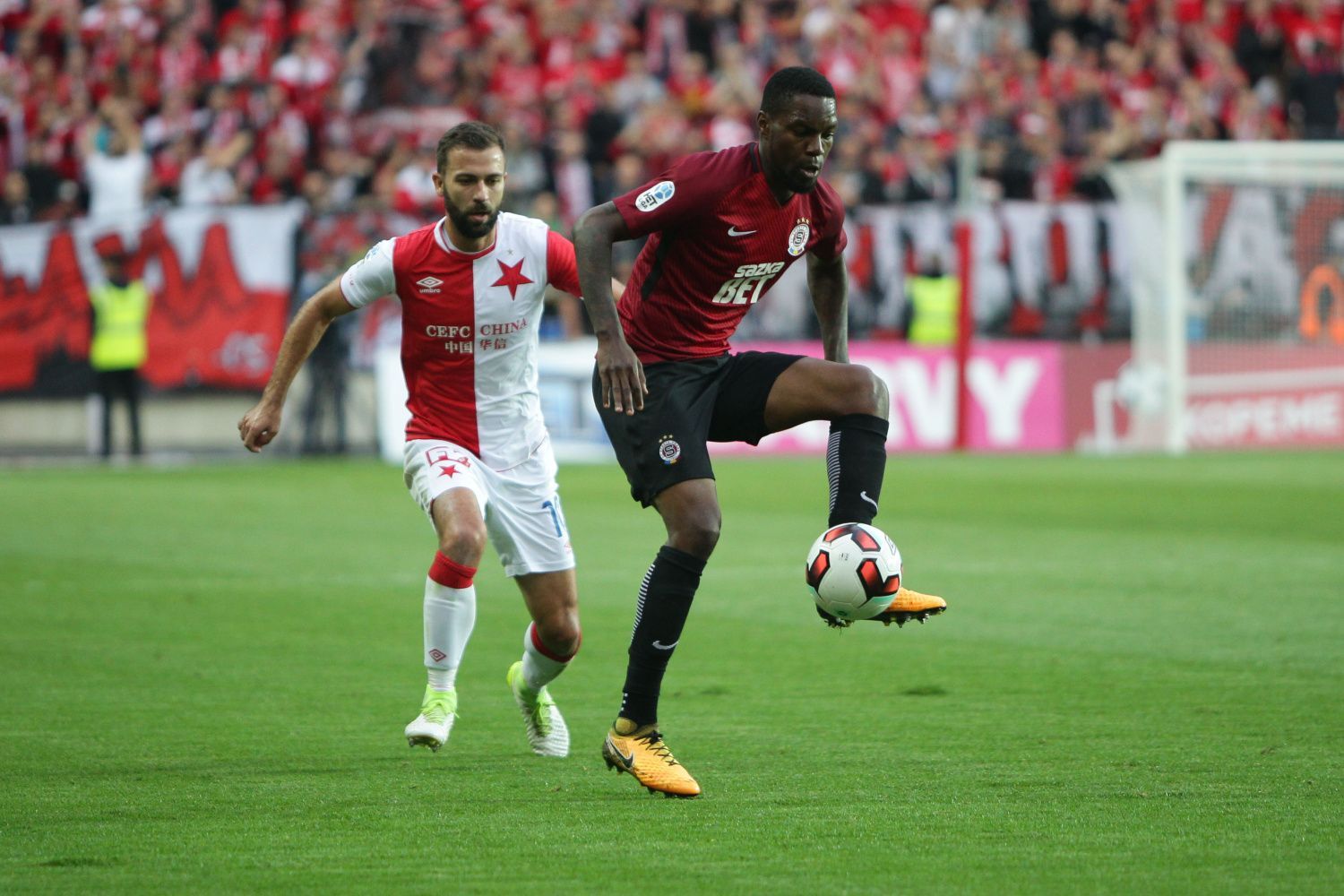 Derby Slavia-Sparta: Josef Hušbauer - Constant Mandjec