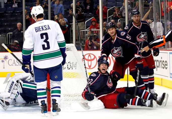 Český hokejista Václav Prospal v dresu Columbusu Blue Jackets v NHL 2011/12.