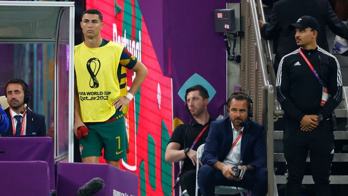 Cristiano Ronaldo na MS v Kataru jako náhradník stranou hlavního dění