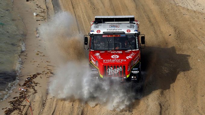 Aleš Loprais v kamionu Praga na Rallye Dakar