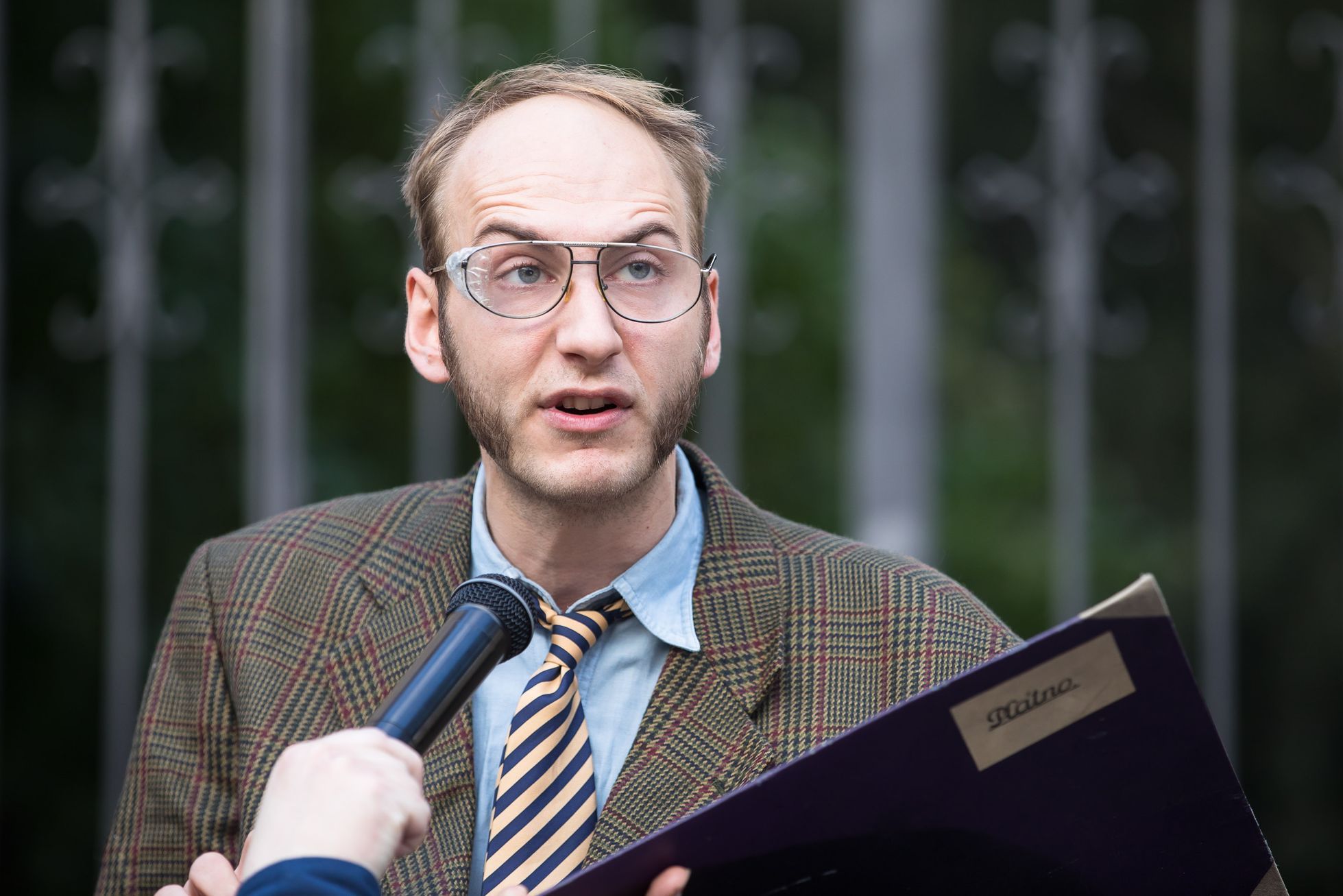 Královec, referendum o připojení, satirická akce před ruskou ambasádou