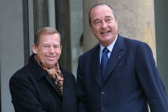 Václav Havel a Francois Mitterrand v roce 2001.