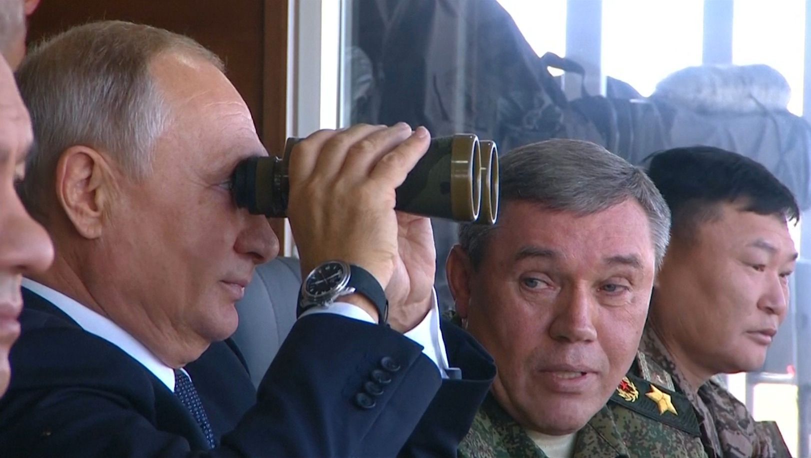 Prezident Putin dorazil na obří vojenské cvičení. Pozoroval armádu v akci