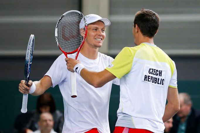 Tomáš Berdych a Lukáš Rosol v nejdelším zápase Davis Cupu (soupeři byli v roce 2013 Švýcaři Chiudinelli s Wawrinkou)