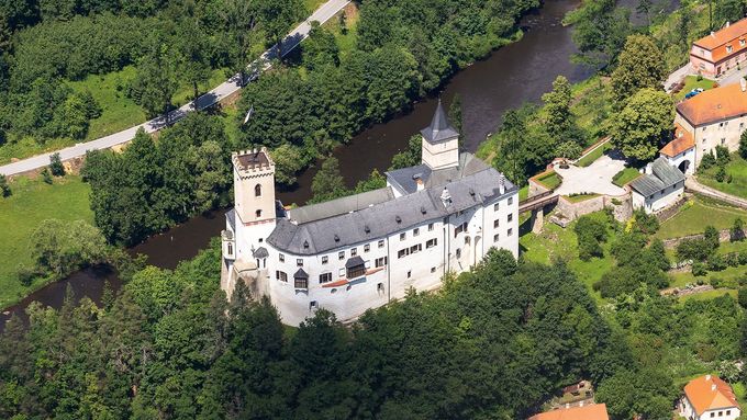 Projděte si řeku Vltavu z výšky od pramenů až po soutok s Labem.