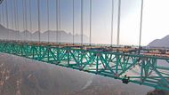 Huajiang Grand Canyon Bridge se tyčí ve výšce 625 metrů nad řekou, stane se nejvyšším mostem na světě.