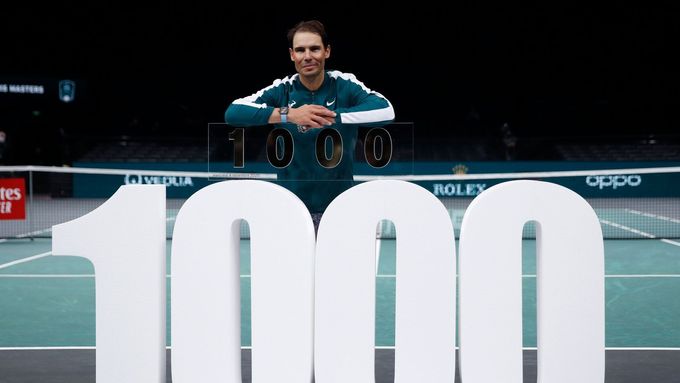 Rafael Nadal porazil ve španělském souboji na turnaji v Paříži Feliciana Lópeze a jako čtvrtý tenista v takzvané open éře si připsal 1000. výhru.