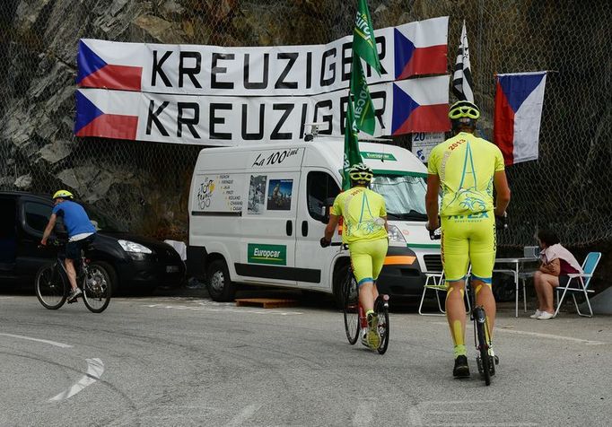 Na koloběžkách po trase Tour de France 2013