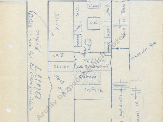 Plánek bloku domů, kde došlo k zátahu na prchajícího Eduarda Šimona. Vytvořili jej vyšetřovatelé StB.
