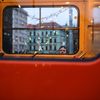 Mazací tramvaj v Praze vánočně svítí a jede, 19.12.2016
